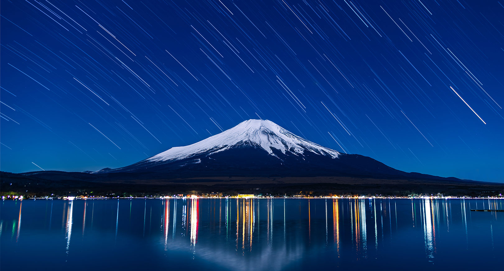 富士山の麓、山中湖の湖畔よりわずか徒歩10秒の絶好ロケーション